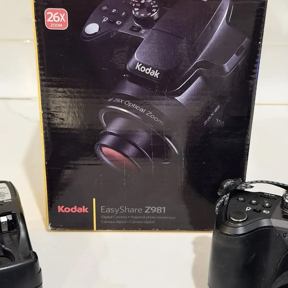 Kodak EasyShare Z981 14MP 26x Zoom Digital Camera Works Box Black